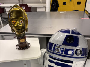 Chatty C-3PO (Threepio) tiria žmogaus ir AI santykius